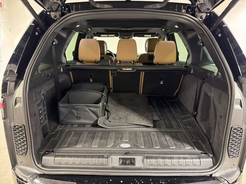 Used 2025 Land Rover Discovery Dynamic SE image 29
