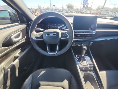 Used 2023 Jeep Compass Trailhawk image 6