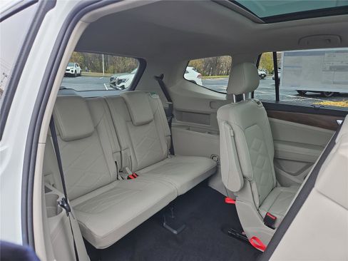 New 2026 Volkswagen Atlas SE image 30