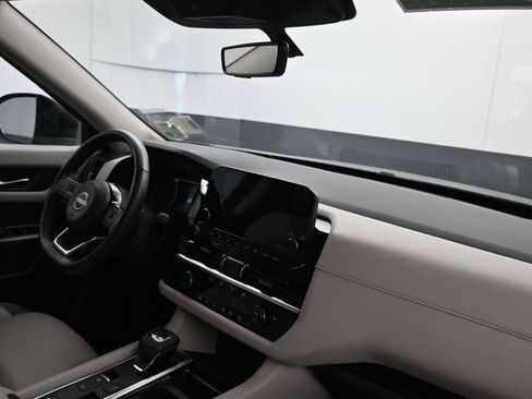 Used 2024 Nissan Pathfinder SL FWD image 12