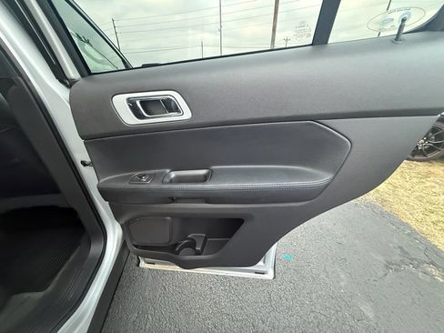 Used 2014 Ford Explorer XLT w/ Equipment Group 202A image 20