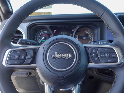 Used 2024 Jeep Wrangler Unlimited Sahara AWD/4WD image 17