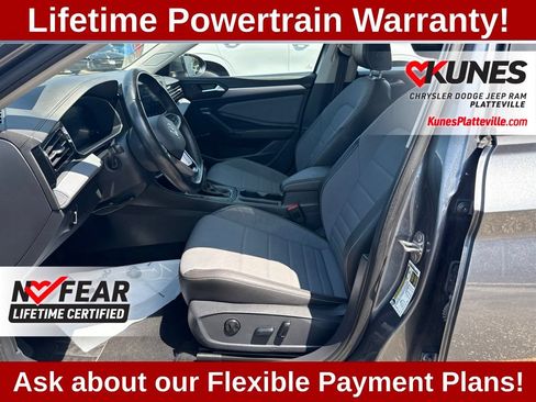 Used 2025 Volkswagen Jetta SE FWD image 15