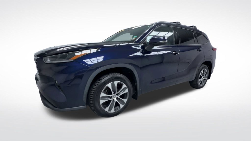 Used 2021 Toyota Highlander XLE AWD/4WD image 4