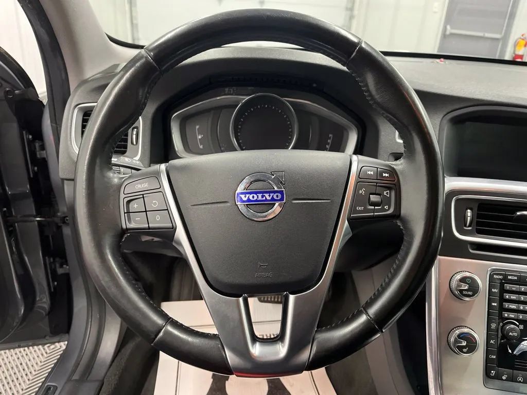 Used 2018 Volvo S60 T5 Dynamic w/ Vision Package AWD/4WD image 21