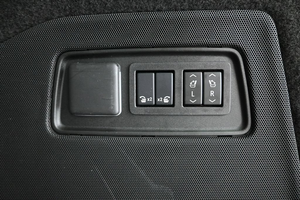 Certified 2025 Cadillac Escalade ESV Sport Platinum w/ LPO, Floor Liner Package AWD/4WD image 36