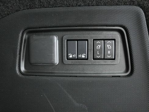 Used 2025 Cadillac Escalade ESV Sport Platinum w/ LPO, Floor Liner Package AWD/4WD image 36