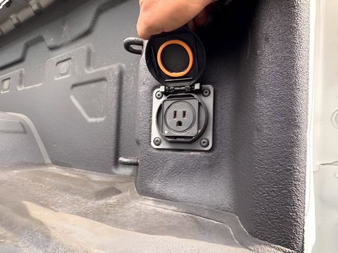 Used 2024 GMC Sierra 2500 AT4 w/ AT4 Premium Plus Package image 25