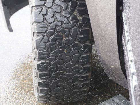 Used 2015 Chevrolet Suburban LTZ image 3