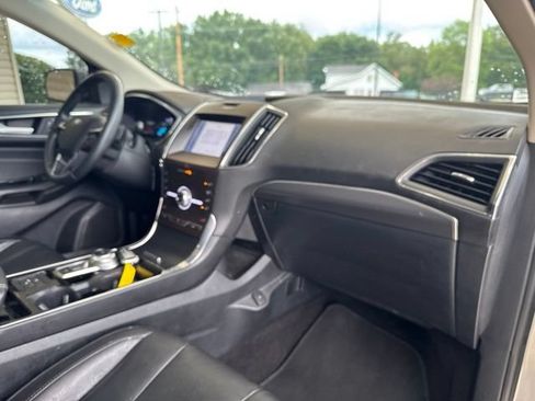 Used 2020 Ford Edge Titanium AWD/4WD image 24