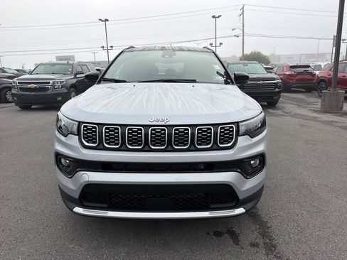Used 2025 Jeep Compass Limited AWD/4WD image 2