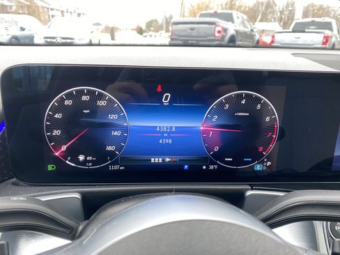 Used 2025 Mercedes-Benz GLB 250 4MATIC image 17