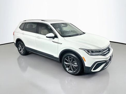 Used 2024 Volkswagen Tiguan SE AWD/4WD image 1