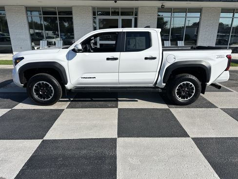 Used 2024 Toyota Tacoma TRD Off-Road AWD/4WD image 1