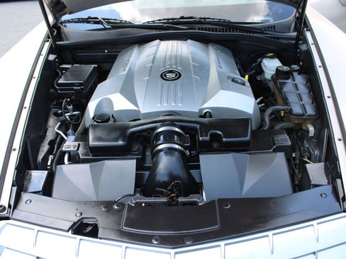 Used 2006 Cadillac XLR image 33