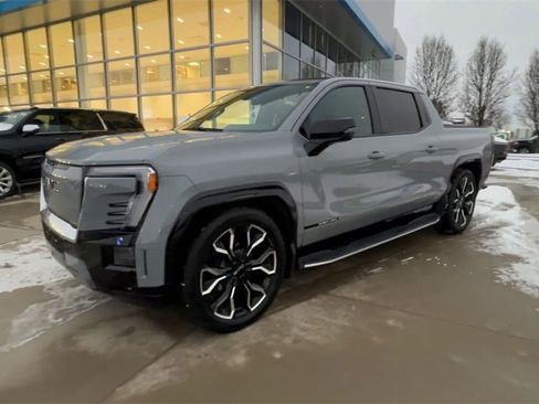 Used 2024 GMC Sierra EV Denali image 4