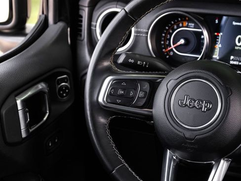 Used 2022 Jeep Wrangler Unlimited Sahara AWD/4WD image 27