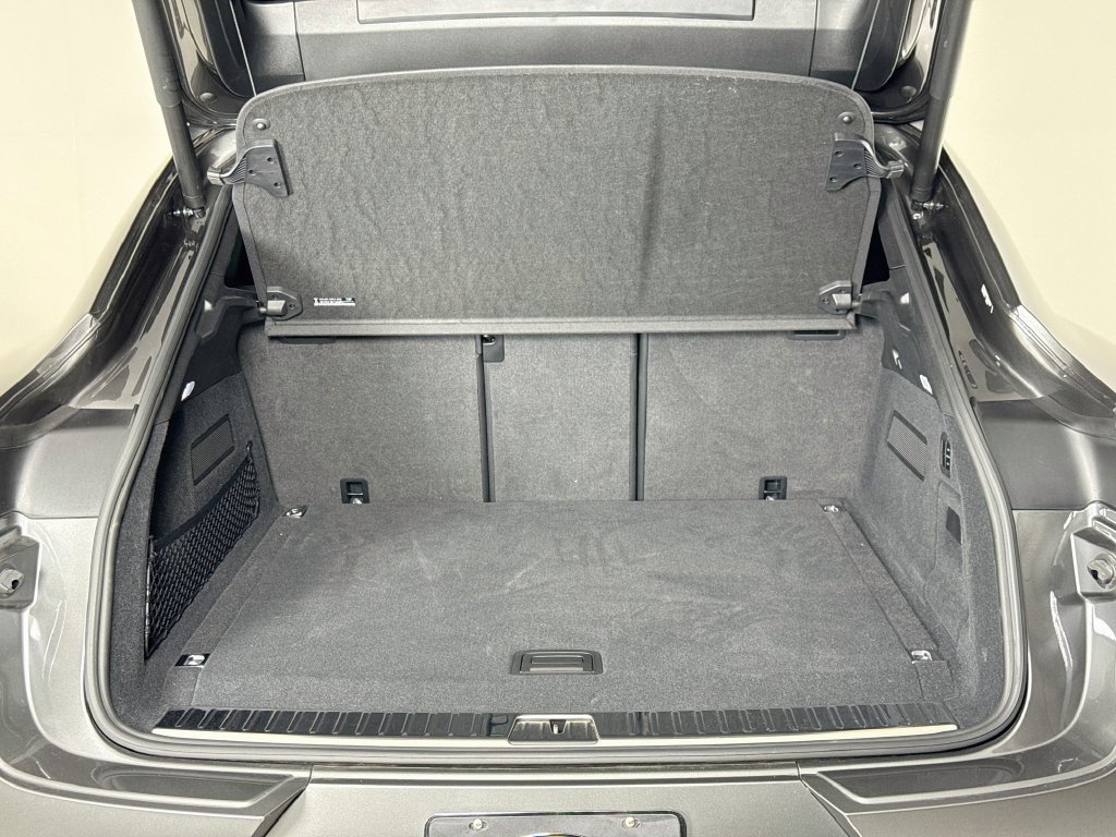 Used 2025 Porsche Cayenne Turbo AWD/4WD image 31