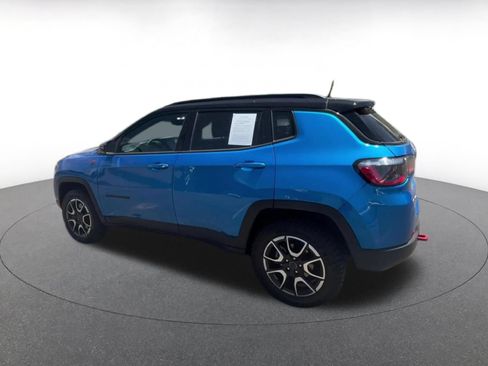Used 2025 Jeep Compass Trailhawk AWD/4WD image 11