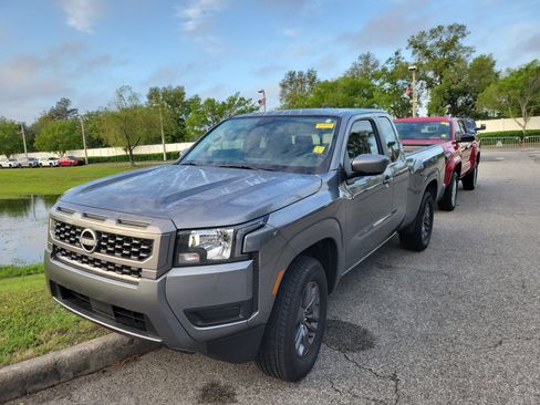 Used 2025 Nissan Frontier SV image 26