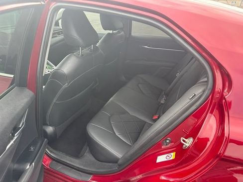 Used 2018 Toyota Camry XLE FWD image 9