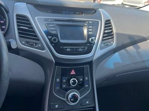 Used 2014 Hyundai Elantra SE w/ Option Group 02 FWD image 5