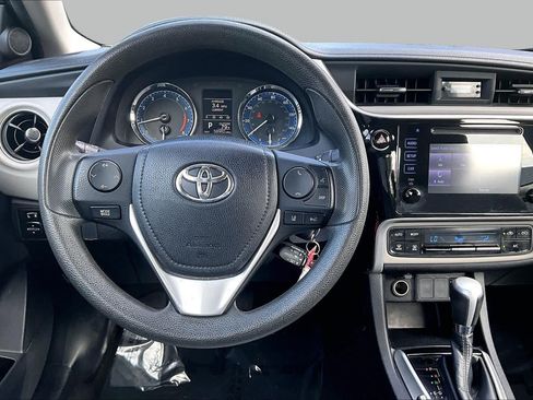 Used 2018 Toyota Corolla LE FWD image 6