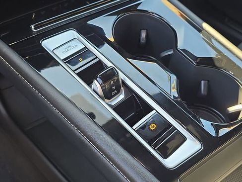 Used 2025 Volkswagen Atlas Cross Sport SE image 26