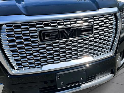 Used 2023 GMC Yukon XL Denali AWD/4WD image 30