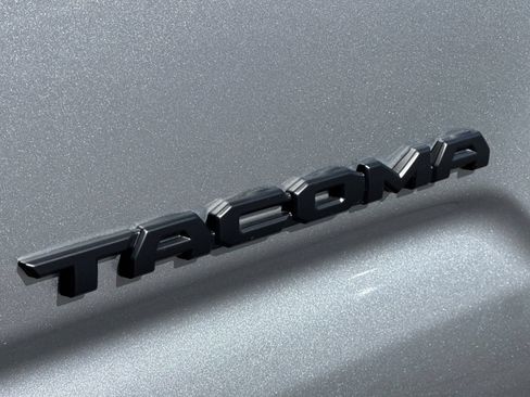 Used 2023 Toyota Tacoma TRD Off-Road w/ Technology Package AWD/4WD image 27