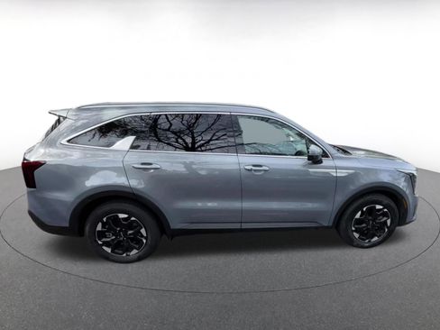 Used 2024 Kia Sorento S image 16