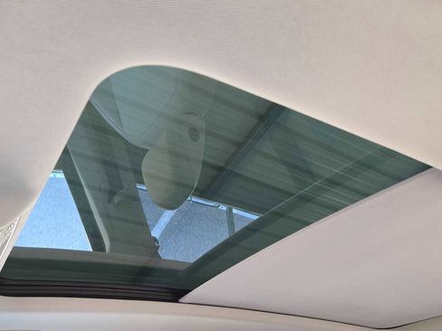 Used 2023 Volkswagen Tiguan SE w/ Panoramic Sunroof Package image 19