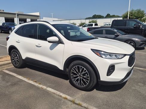 Certified 2023 Ford Escape SE FWD image 2