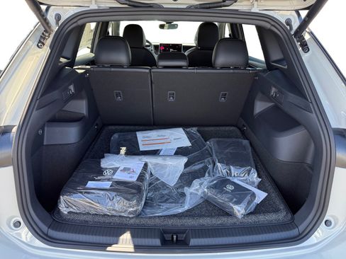New 2026 Volkswagen Tiguan SE R-Line AWD/4WD image 17