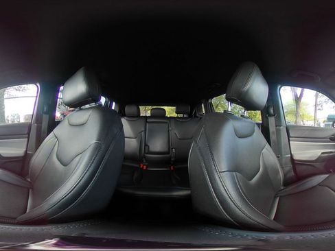 Used 2025 Jeep Compass Limited image 38