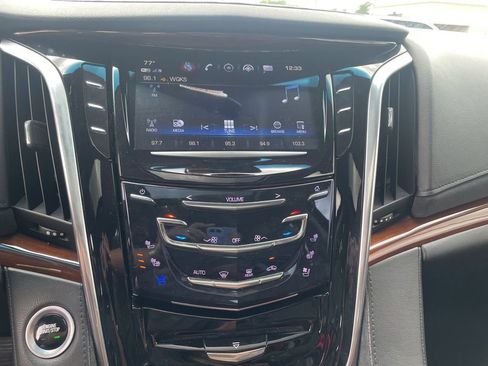 Used 2018 Cadillac Escalade Premium Luxury RWD image 25