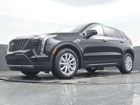 Used 2023 Cadillac XT4 Luxury w/ Cold Weather Package image 28