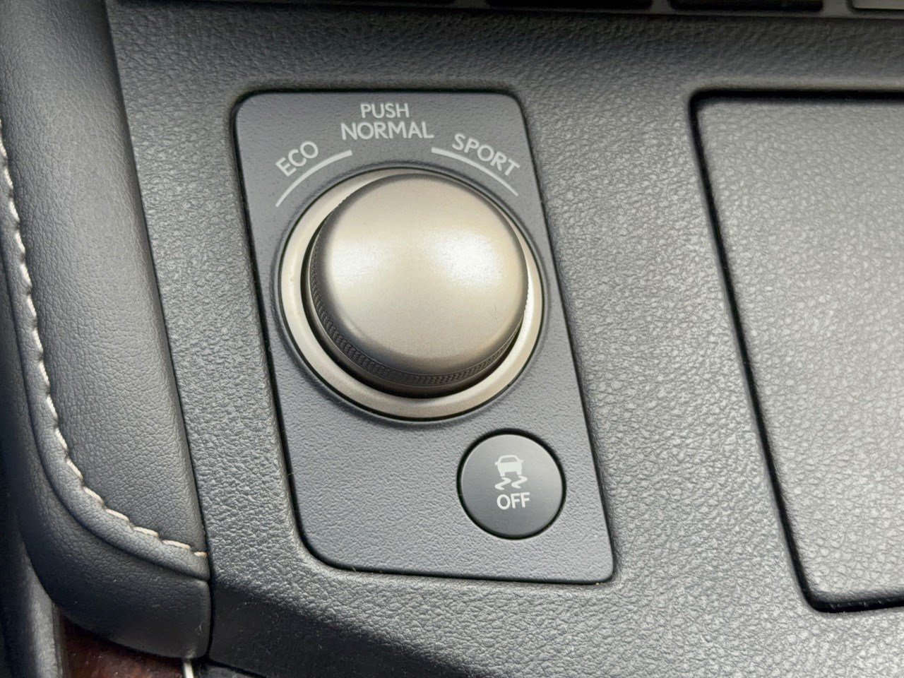 Used 2016 Lexus ES 350 w/ Luxury Package w/Wood Trim FWD image 32