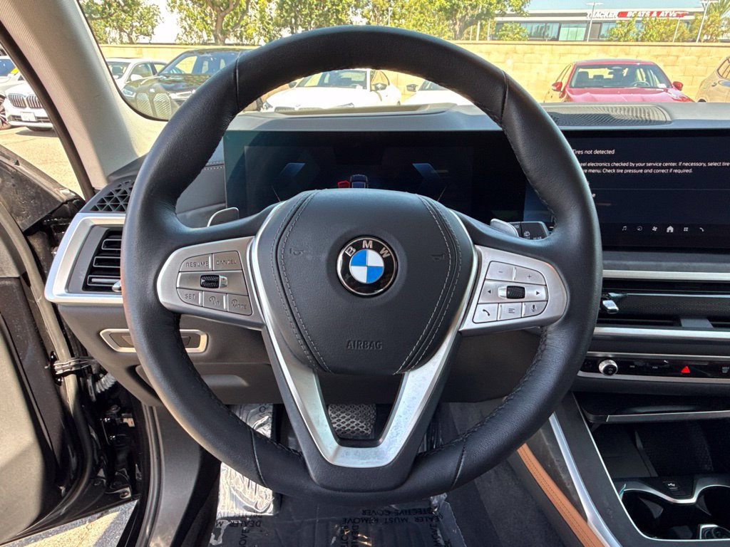 Certified 2025 BMW X7 xDrive40i w/ Premium Package AWD/4WD image 24