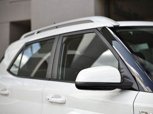 Certified 2025 Hyundai Venue SEL FWD image 3