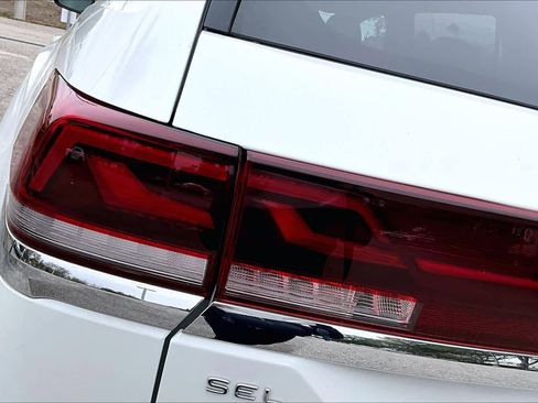 Used 2024 Volkswagen Atlas SEL Premium R-Line AWD/4WD image 47