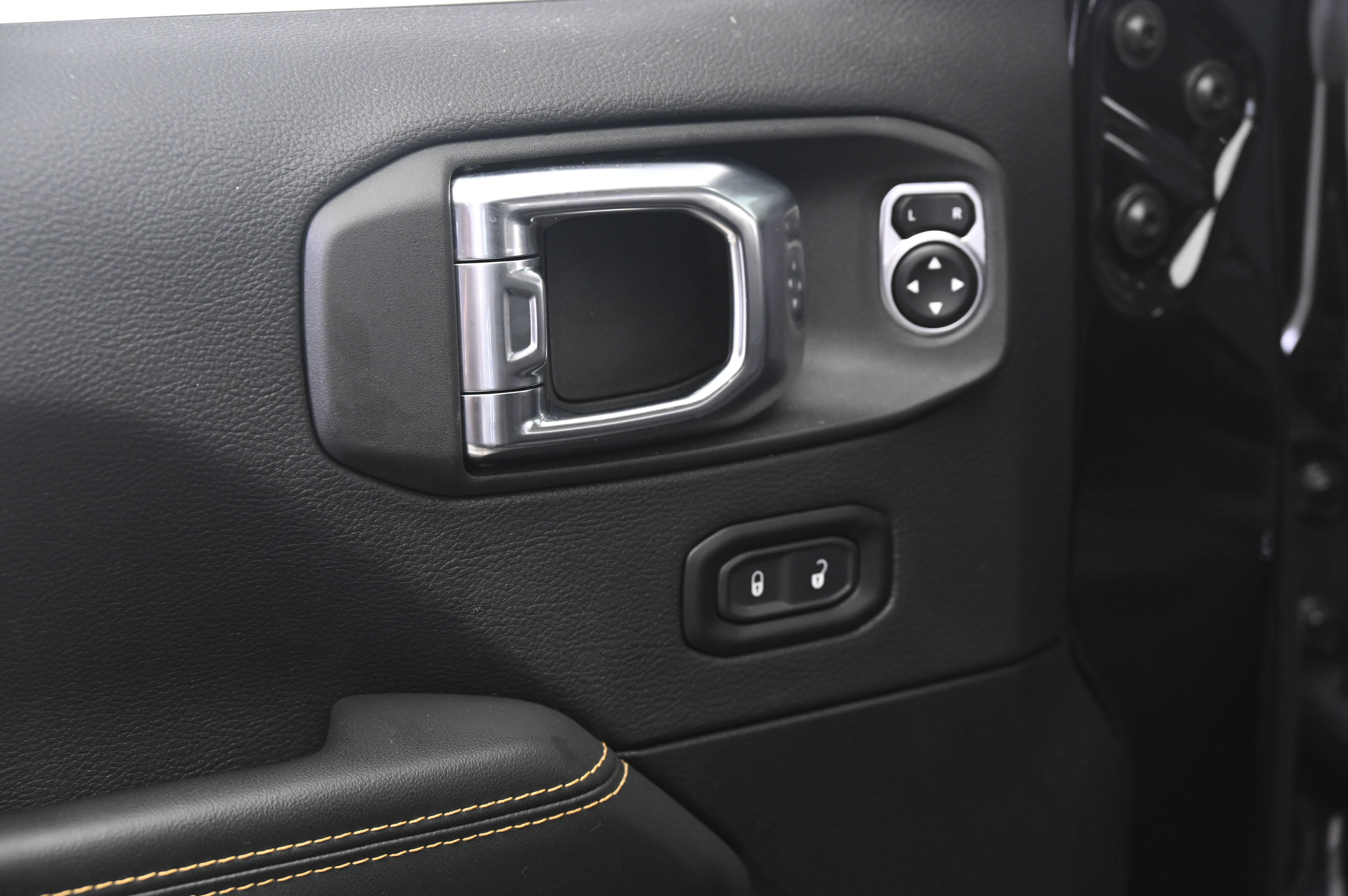Used 2025 Jeep Wrangler Unlimited Rubicon 392 AWD/4WD image 28
