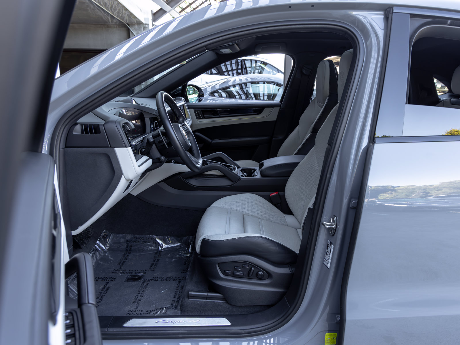 Certified 2024 Porsche Cayenne Coupe AWD/4WD image 22