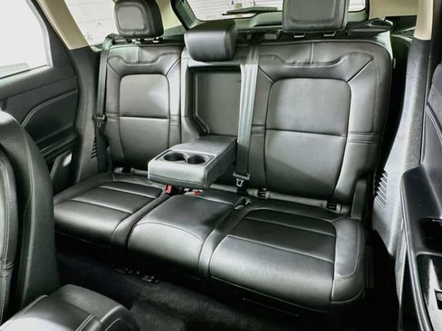 Used 2023 Lincoln Corsair FWD w/ Rear Removable Package Tray image 11