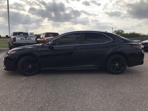 Used 2022 Toyota Camry SE image 4