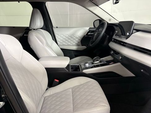 Used 2024 Mitsubishi Outlander SEL Black Edition image 13