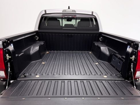 Used 2020 Toyota Tacoma SR5 AWD/4WD image 28