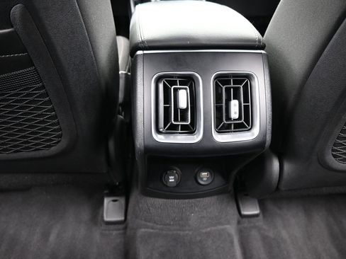 Used 2022 Kia Sorento LX image 35