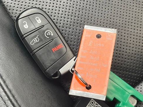 Used 2021 Jeep Grand Cherokee Limited w/ Luxury Group II image 35