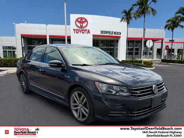 Used 2017 Volkswagen Passat 1.8T R-Line FWD image 1